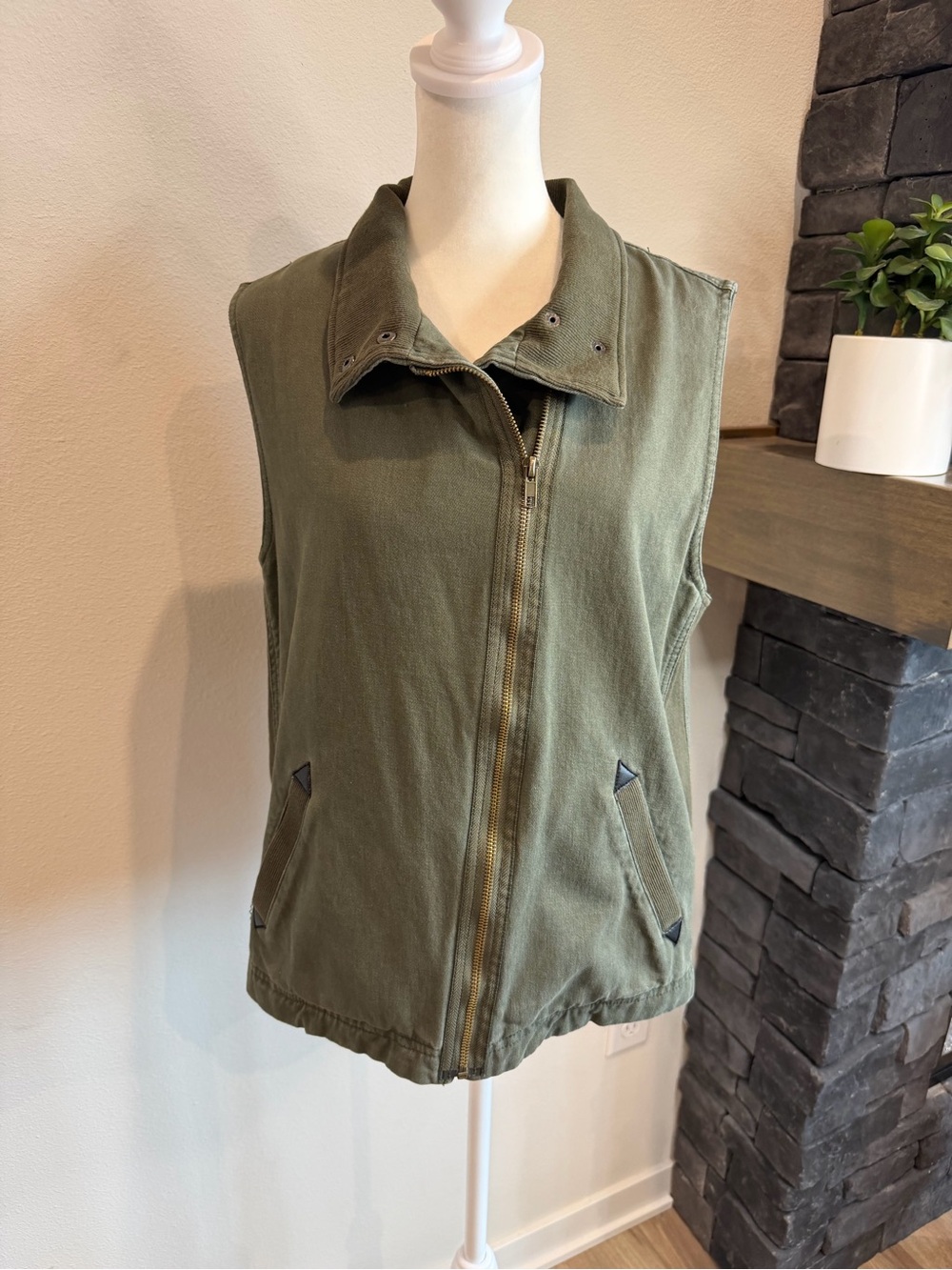 Skies are Blue Olive Utility Zip-Front Vest - Women’s Jacket & Coat. Size L